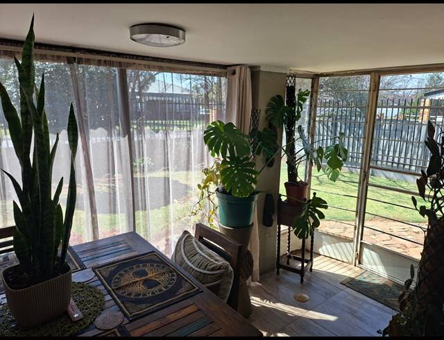 3 BEDROOM HOUSE TO LET IN BRENTHURST